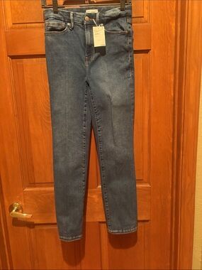 Good American Straight Leg Jeans in Classic Blue Denim